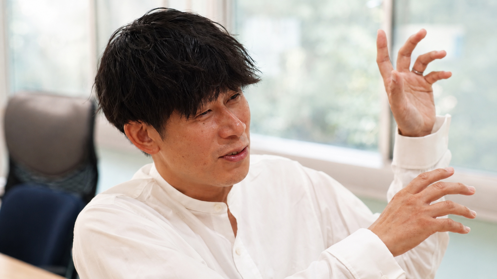 取材中の澤田俊輔さん